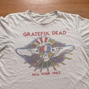 VINTAGE Grateful Dead Tee! Who’s going to the show this summer☀️💀⚡️🌹